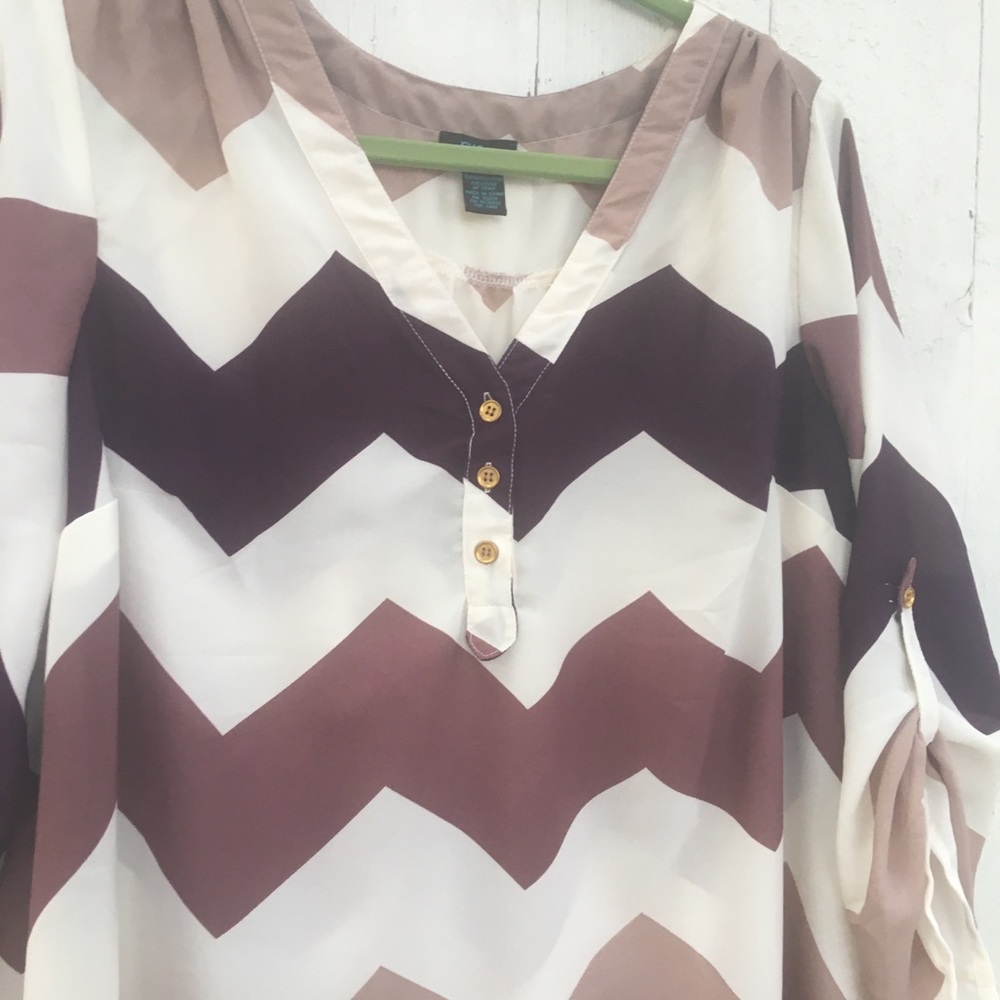 Rue 1x ls tunic. Chevron Flattering